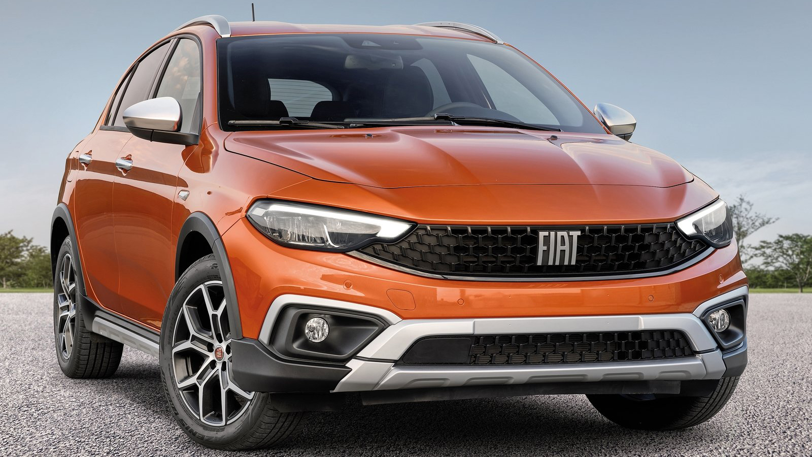 Fiat Tipo Cross Hybrid: Πάει παντού, καίει λίγο